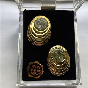 🟢Brand New Oval Stud Earrings With Diamond Dust, Gold Tone